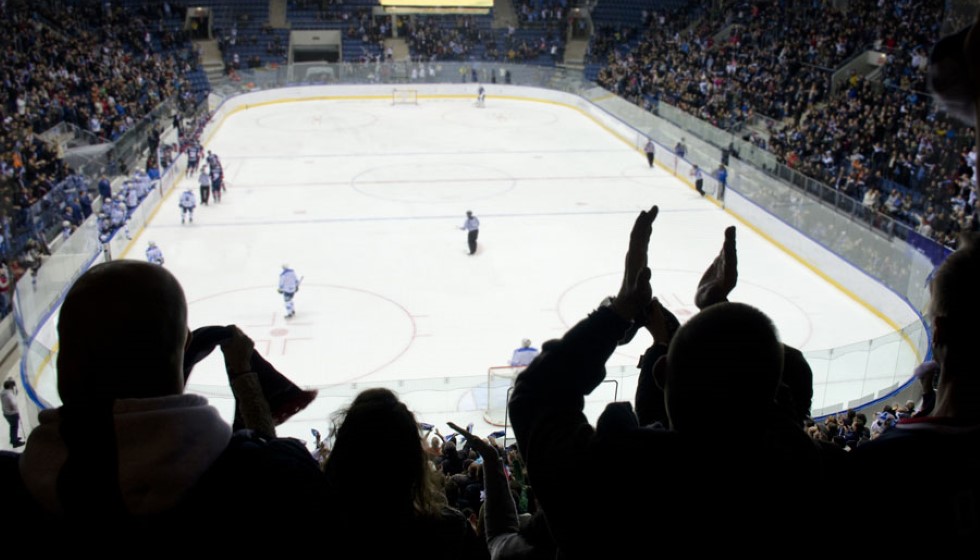 New York Islanders Welcomes Back Barzal and Pelech